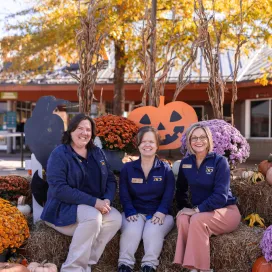 Our outstanding volunteer program at the Zoo thrives thanks to the dedicated leadership that coordinates and communicates with countless volunteers each year! These leaders work diligently to ensure that all volunteers feel welcomed, supported, and valued. Our Volunteer management staff are committed to helping new volunteers succeed by providing the necessary tools, resources, and training. Give a big thank you to our volunteer coordinators in the comments below! 🧡
Learn more about our volunteer program at the Zoo on our website: https://www.nczoo.org/volunteer
#InternationalVolunteerManagersDay